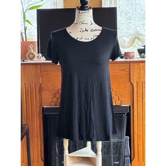 Kate & Mallory Women XS Black Short Sleeve Blouse W/ Cut-Out Detail On The Back - Picture 1 of 2